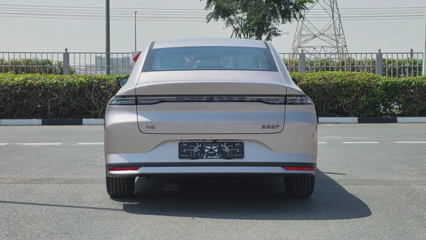 Nissan N6 180 Max (Gold White)