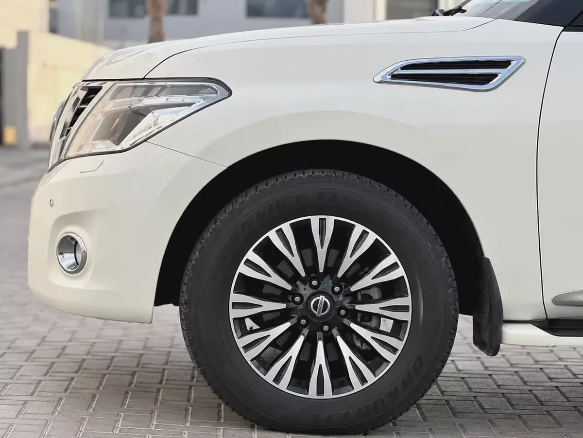 AED 2,221 P.M | NISSAN | PATROL | 4.0L V6 | UNDER WARRANTY |2017 | GCC-8-8