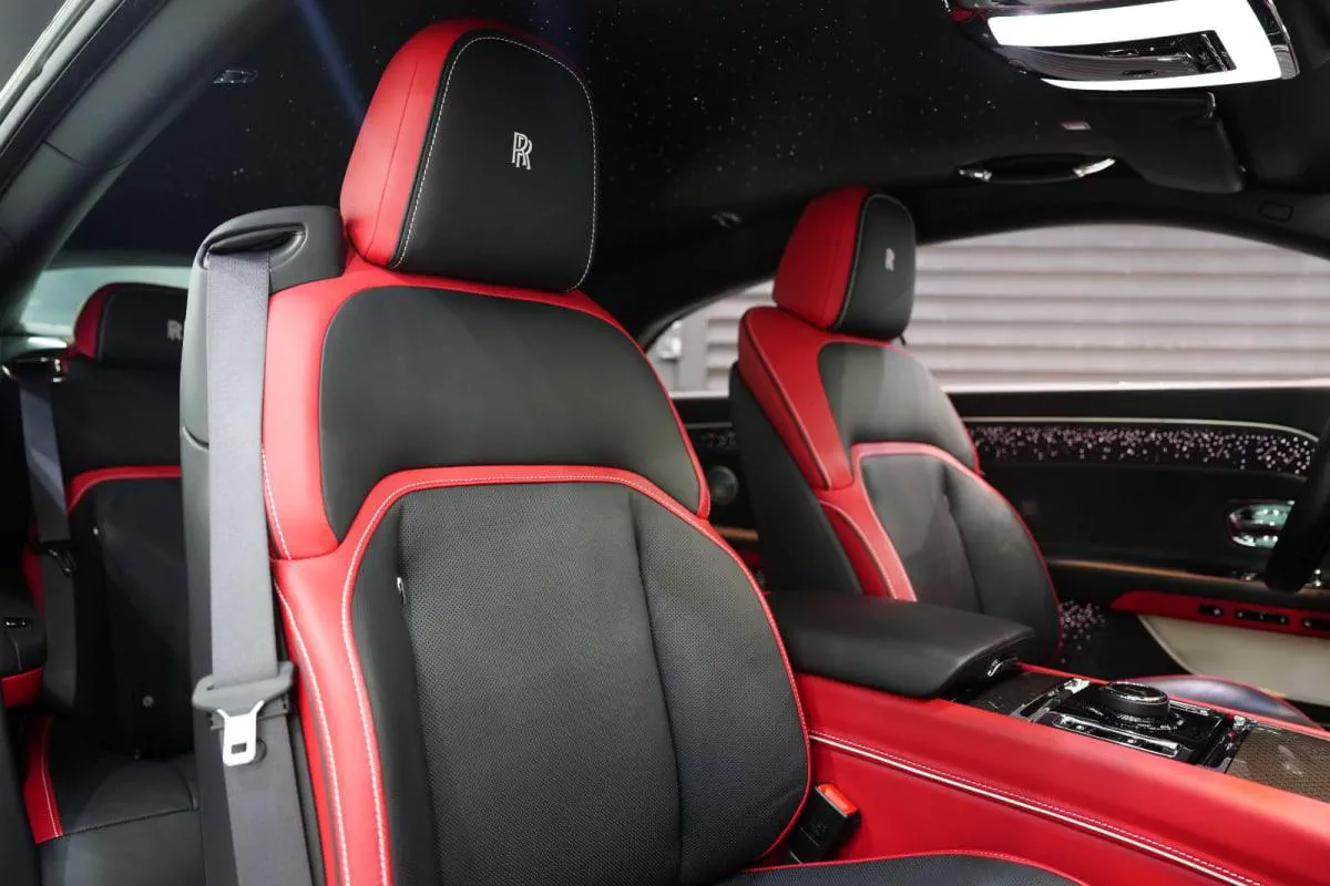 Rolls-Royce Spectre Black Badge-7-7