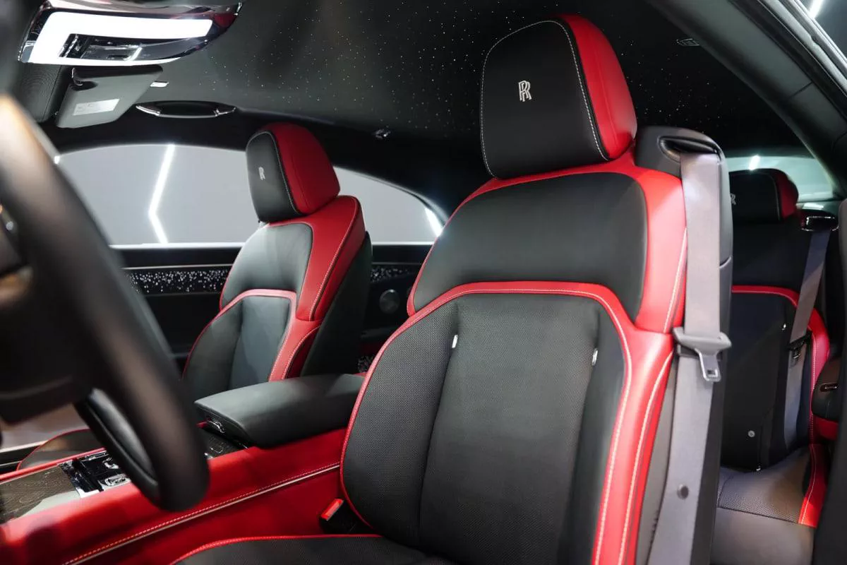 Rolls-Royce Spectre Black Badge-11-11