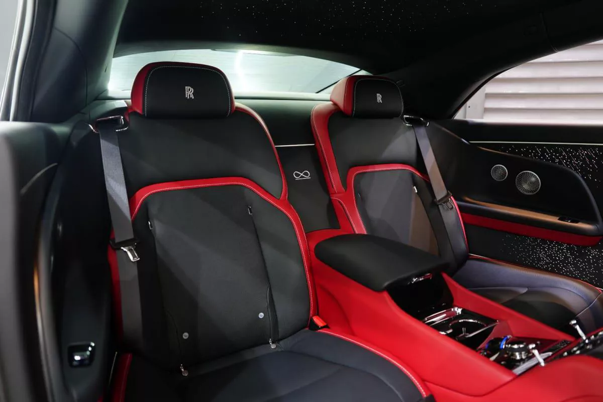 Rolls-Royce Spectre Black Badge-13-13