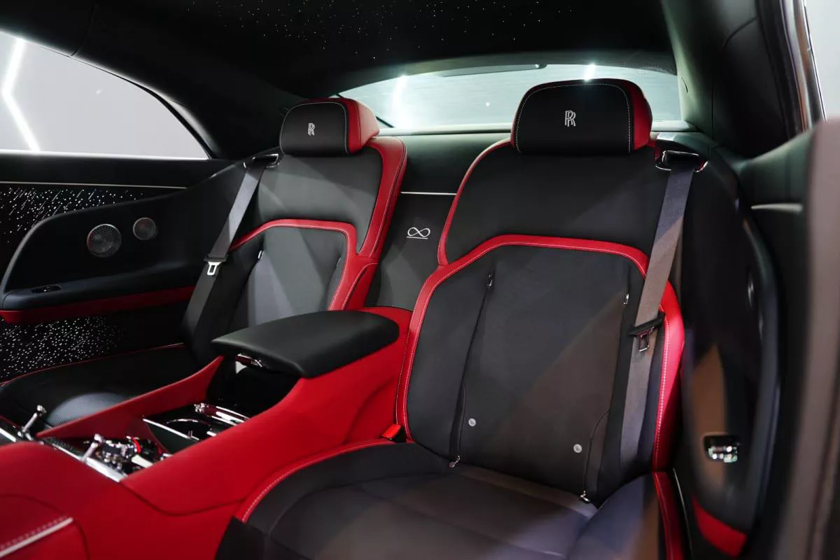Rolls-Royce Spectre Black Badge-2-2