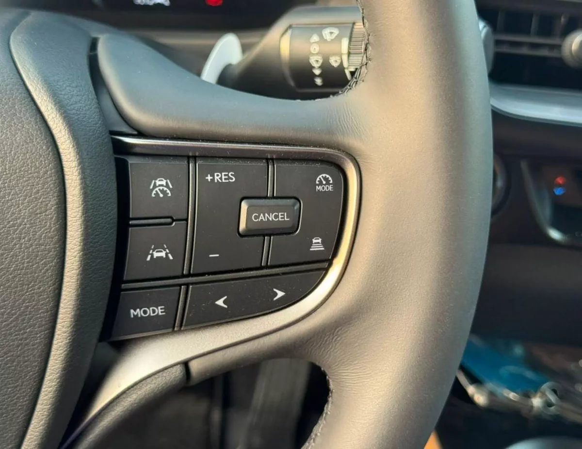 Lexus UX300h PRIME 2.0L HYBRID PRIME HYBRID | 2.0L V4 | RADAR | LEATHER WITH PWR SEATS | SUNROOF | FULL OPTION (CODE # UX3HP)-18-0