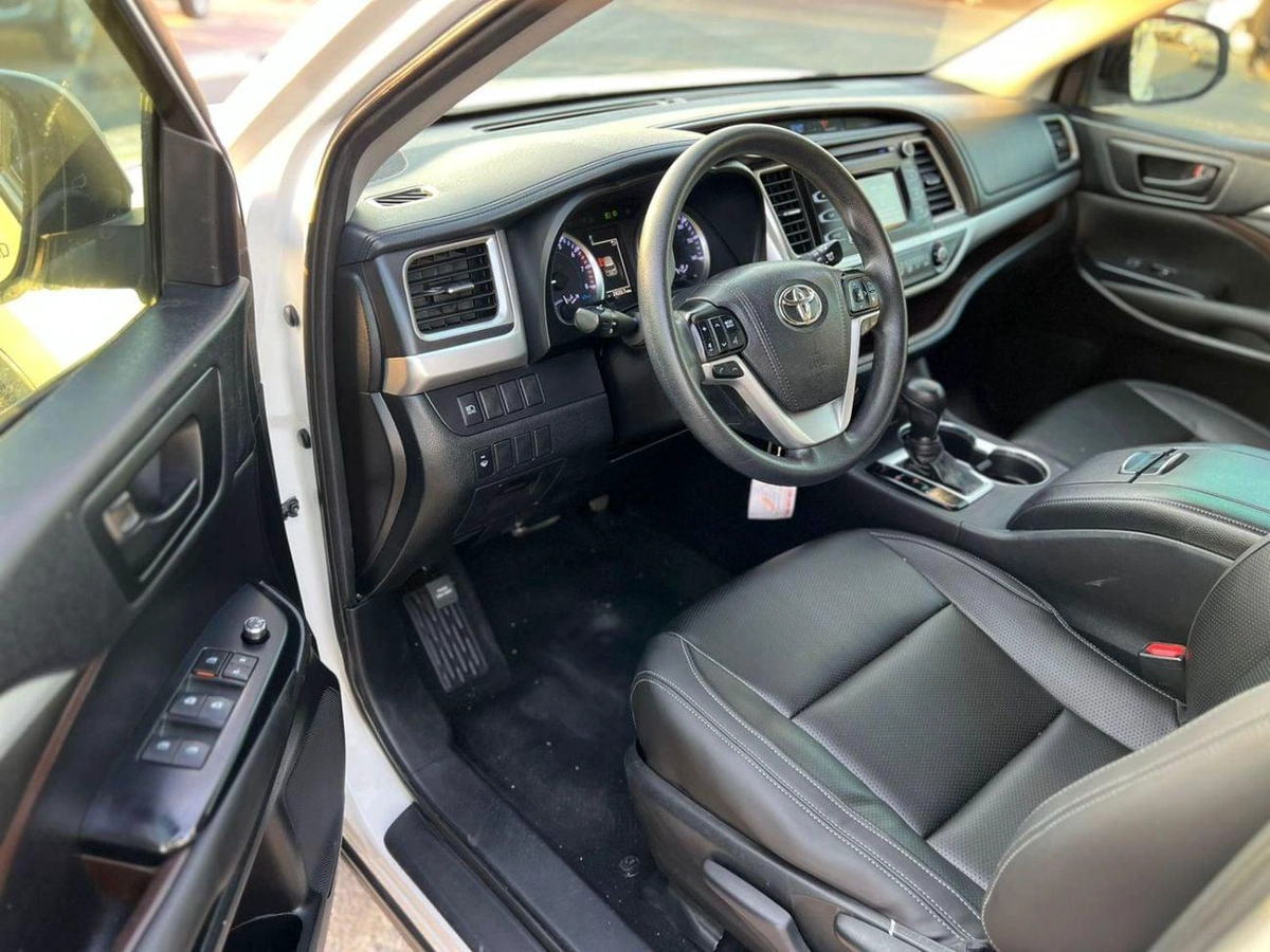 Toyota Highlander 2019 Toyota Highlander MidOption - 2.7L V4 - Rear Camera - 7 Leather Seat-9-0