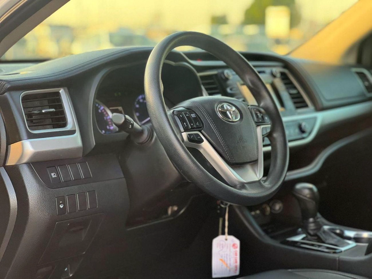 Toyota Highlander 2019 Toyota Highlander MidOption - 2.7L V4 - Rear Camera - 7 Leather Seat-10-0