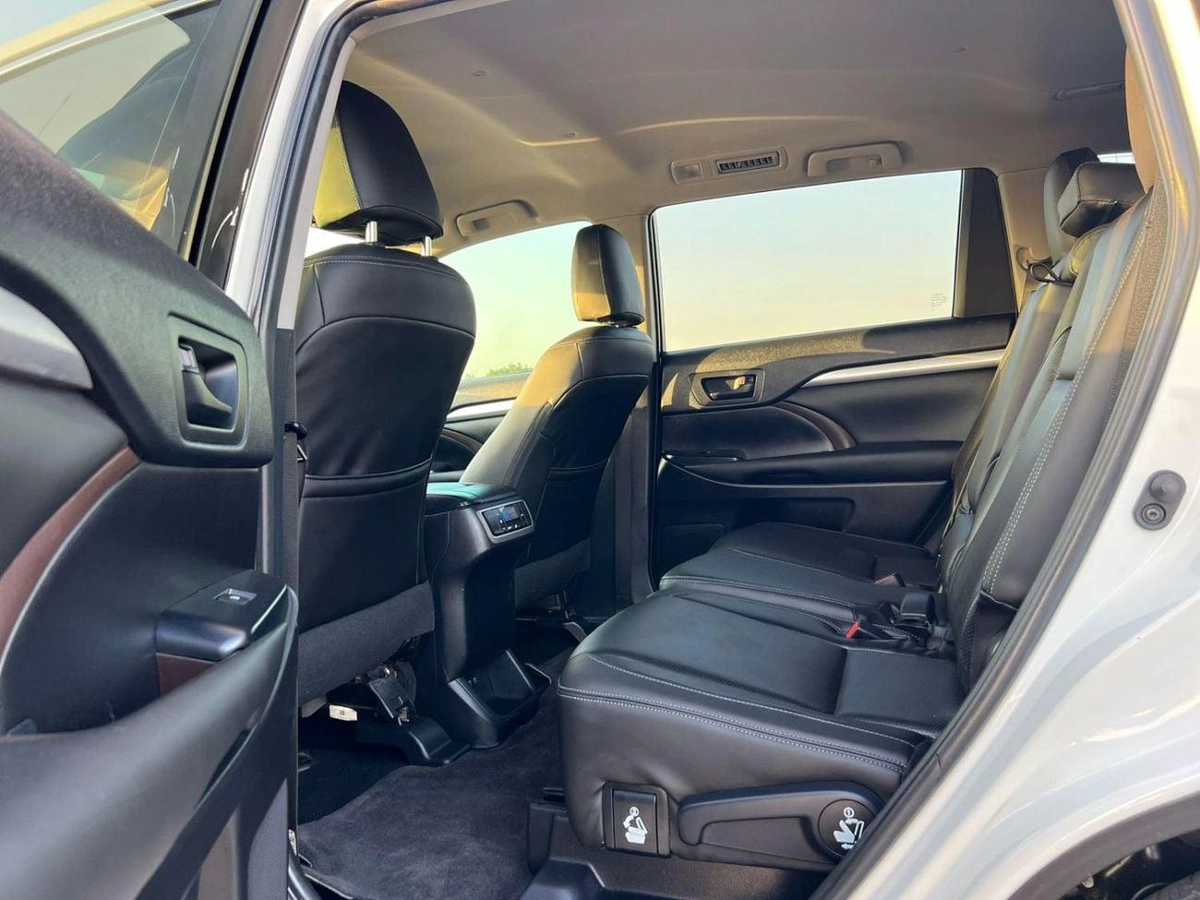 Toyota Highlander 2019 Toyota Highlander MidOption - 2.7L V4 - Rear Camera - 7 Leather Seat-16-0