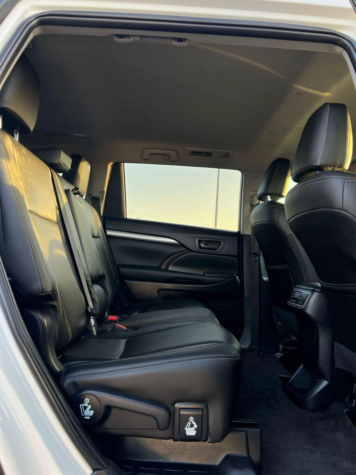 Toyota Highlander 2019 Toyota Highlander MidOption - 2.7L V4 - Rear Camera - 7 Leather Seat-17-0