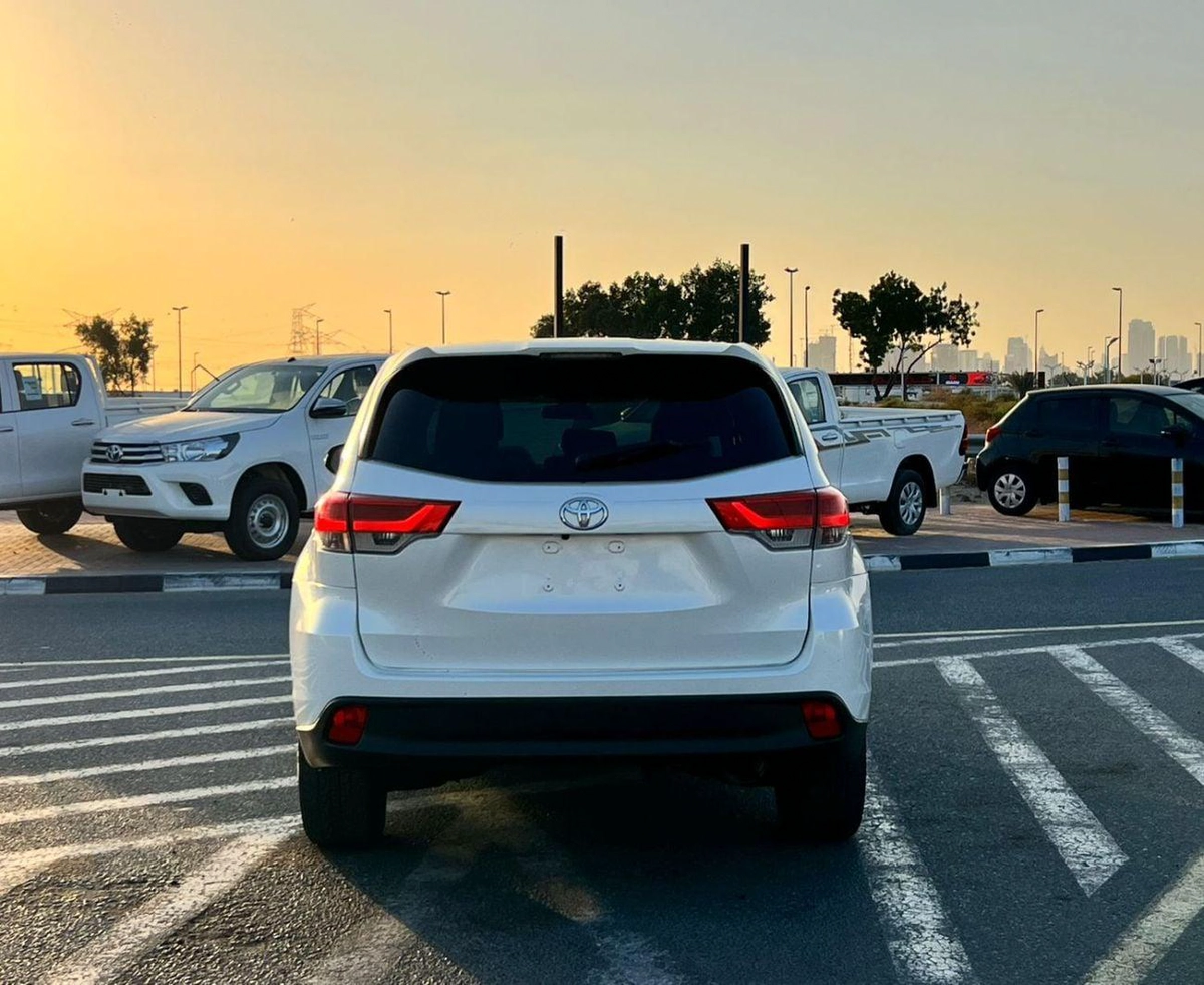 Toyota Highlander 2019 Toyota Highlander MidOption - 2.7L V4 - Rear Camera - 7 Leather Seat-5-0