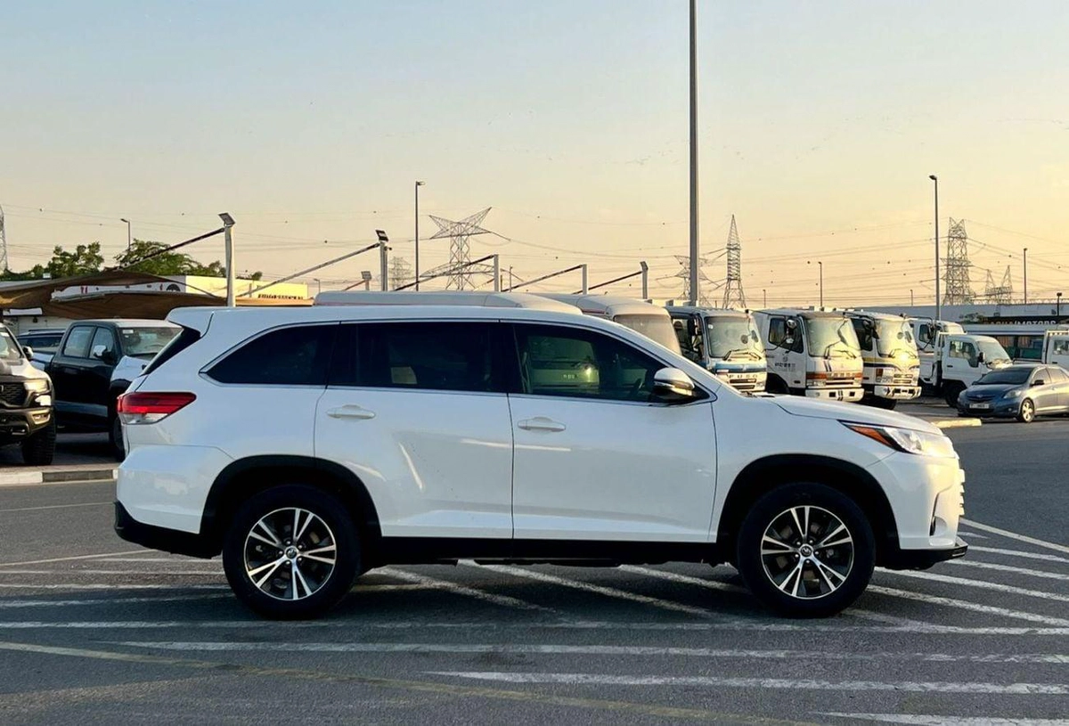 Toyota Highlander 2019 Toyota Highlander MidOption - 2.7L V4 - Rear Camera - 7 Leather Seat-8-0