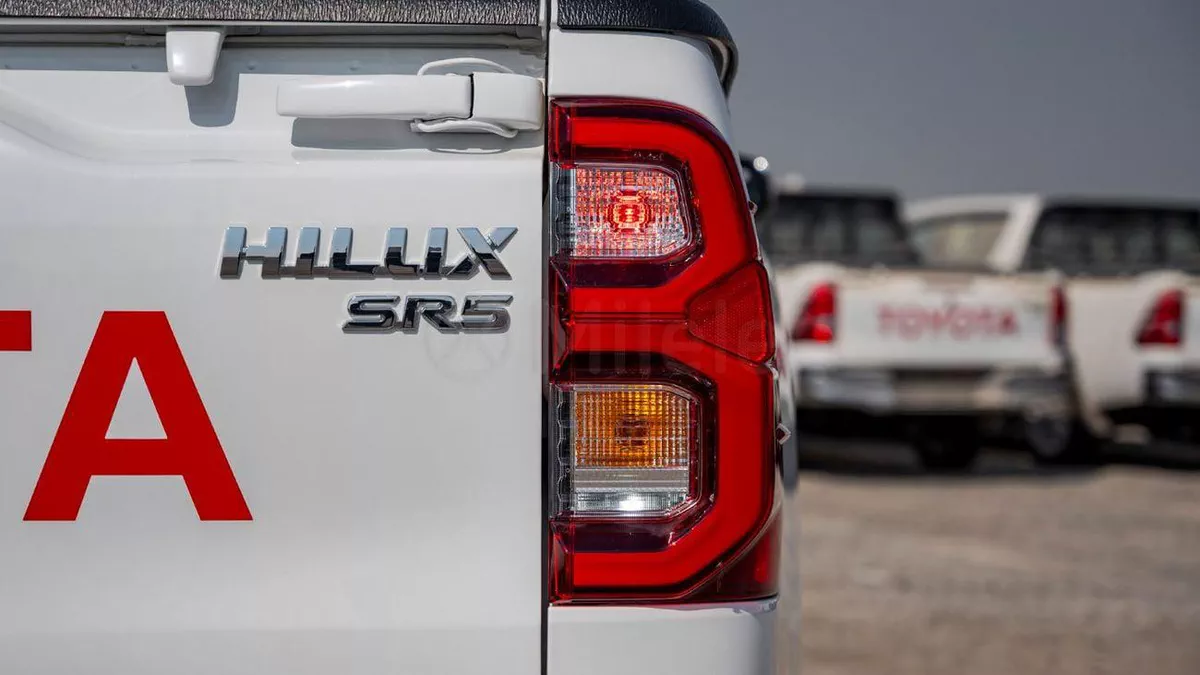 Toyota Hilux TOYOTA HILUX DC | 2-YEAR WARRANTY + SERVICE AVAILABLE | IN-HOUSE FINANCING | 0% DOWNPAYMENT (BANK)-8-0