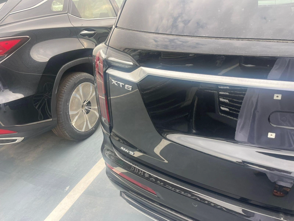 New Cadillac CT5-8-8