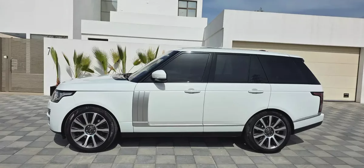 2016-Range Rover Vogue SE Supercharged-Full option-Excellent Condition-Full Service History-2-2