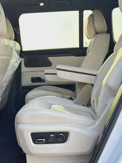 EXCELLENT CONDITION | LOW MILEAGE | 7 SEATER | CHINESE SPECS ROX 01 | 2023 | White / White-14