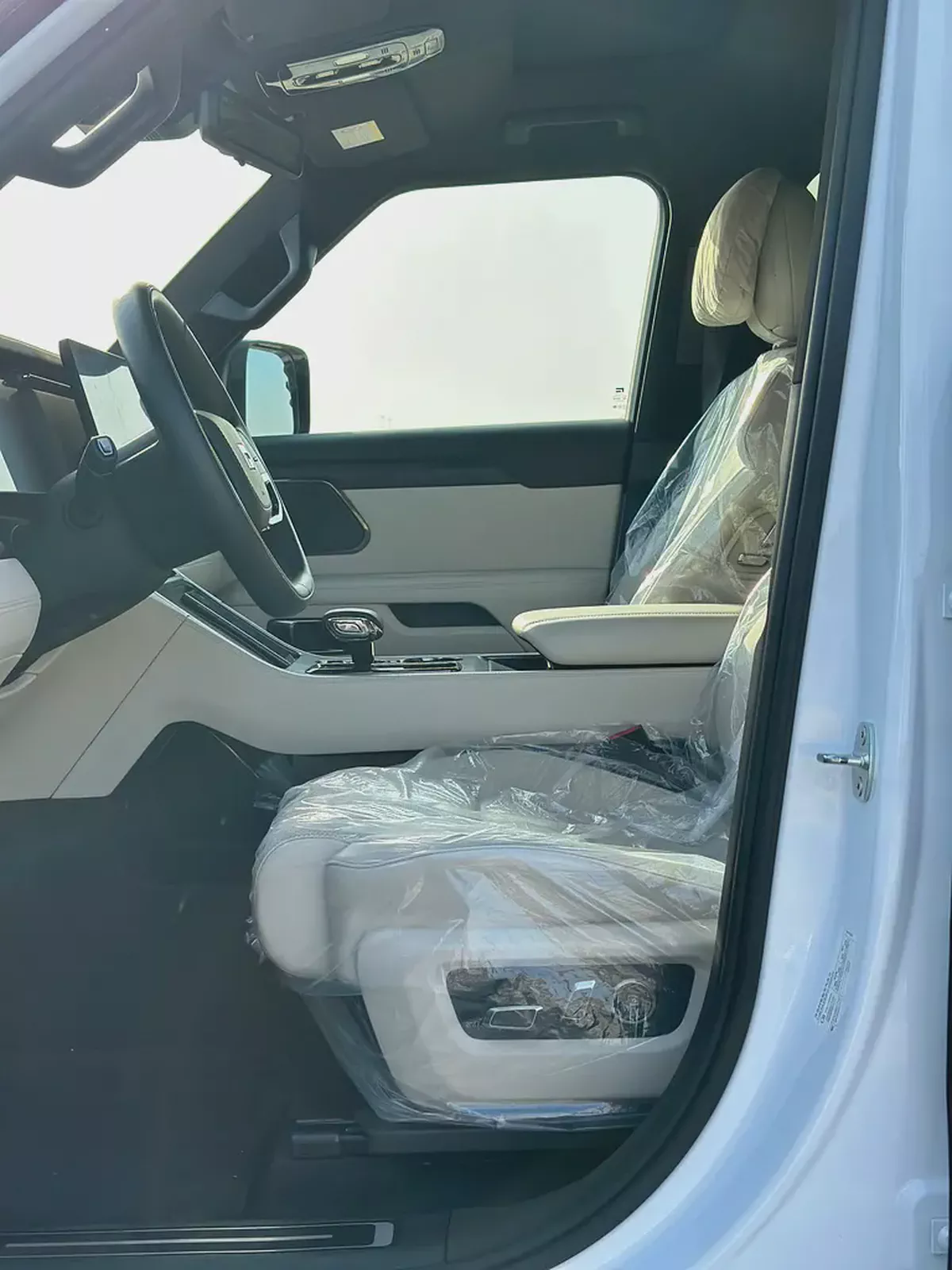EXCELLENT CONDITION | LOW MILEAGE | 7 SEATER | CHINESE SPECS ROX 01 | 2023 | White / White-6-6