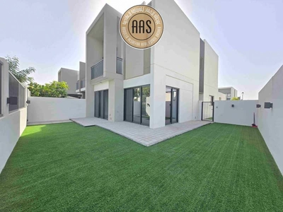SINGLE ROW WITH LANDSCAPE GARDEN 4BR+MAID VILLA FOR RENT-0