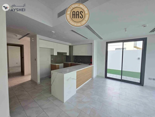 SINGLE ROW WITH LANDSCAPE GARDEN 4BR+MAID VILLA FOR RENT