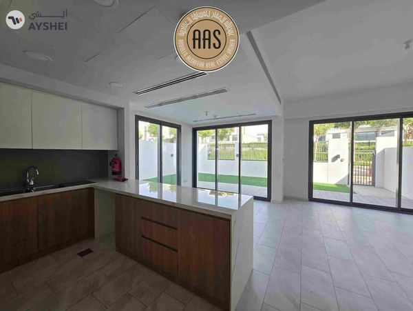 SINGLE ROW WITH LANDSCAPE GARDEN 4BR+MAID VILLA FOR RENT