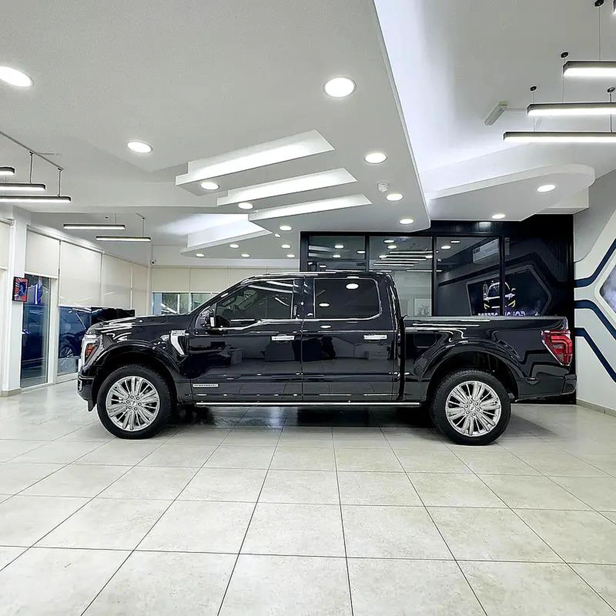 2024 - Ford F-150 Platinum Power Boost-3-3