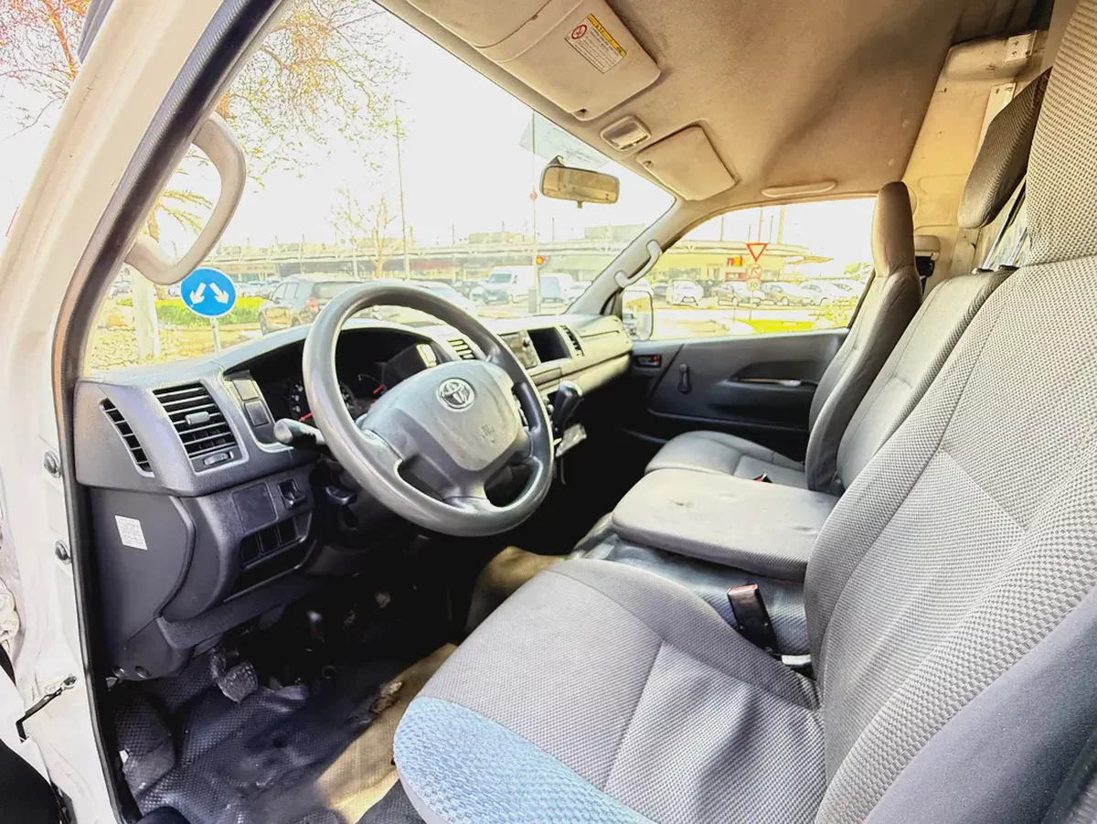 Toyota Hiace GL 2014 Year 2.7L GCC Specs-Excellent Condition-15-15