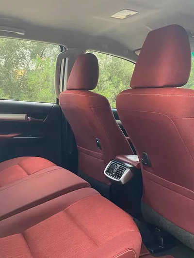 Toyota Hilux SR5 2017 GCC Specs - Well Maintained Pick-up-6