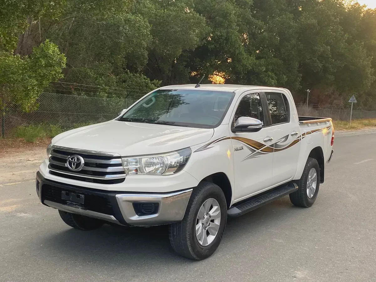 Toyota Hilux SR5 2017 GCC Specs - Well Maintained Pick-up-3-3