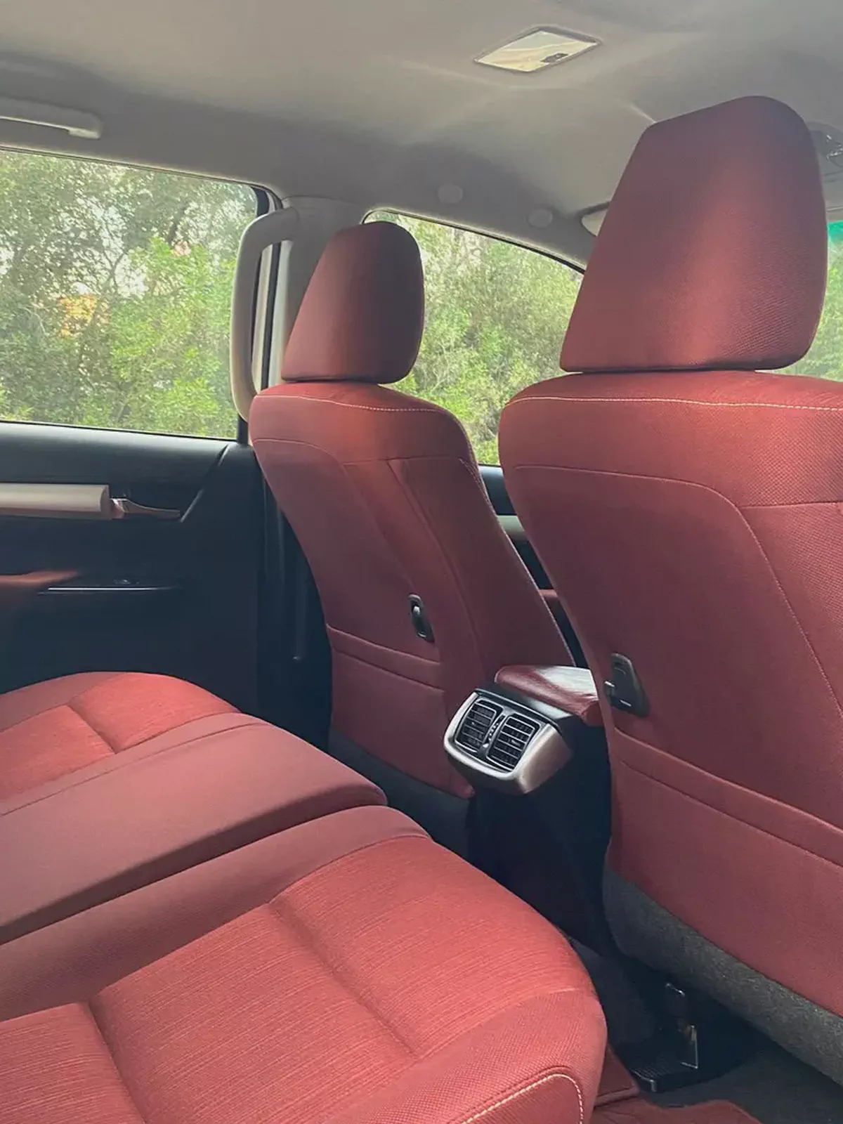 Toyota Hilux SR5 2017 GCC Specs - Well Maintained Pick-up-5-5