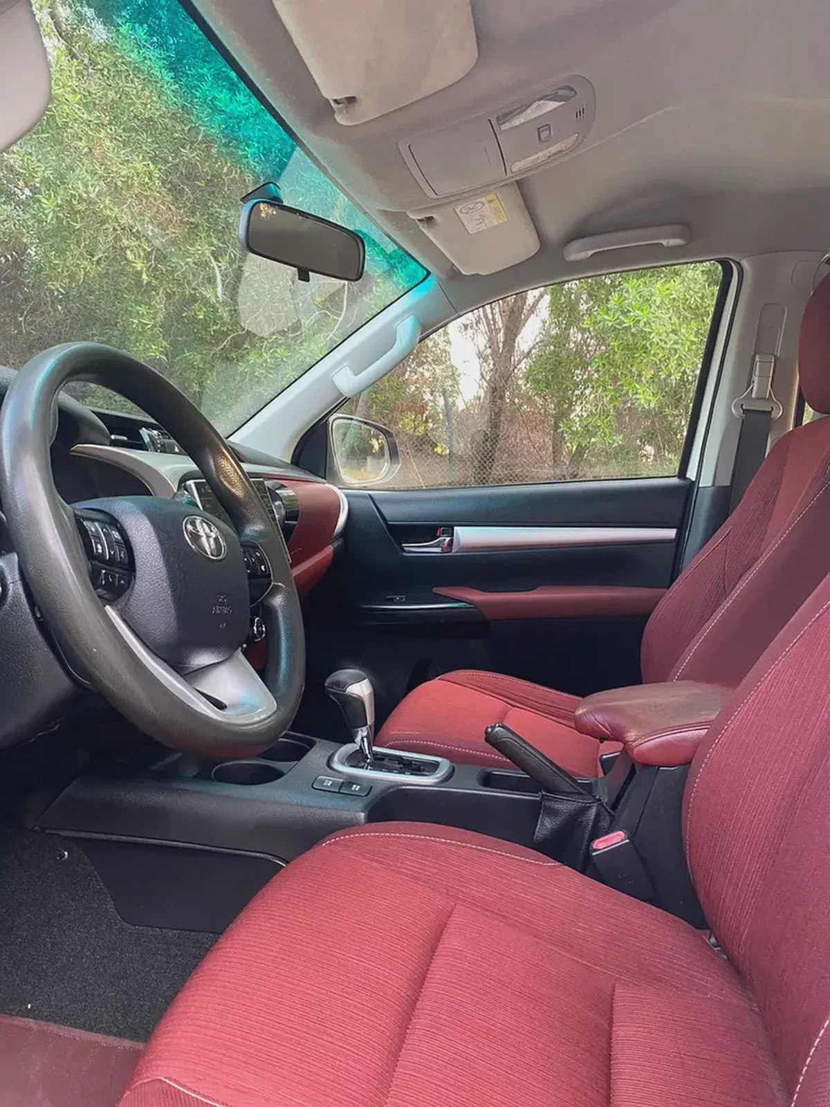 Toyota Hilux SR5 2017 GCC Specs - Well Maintained Pick-up-7-7