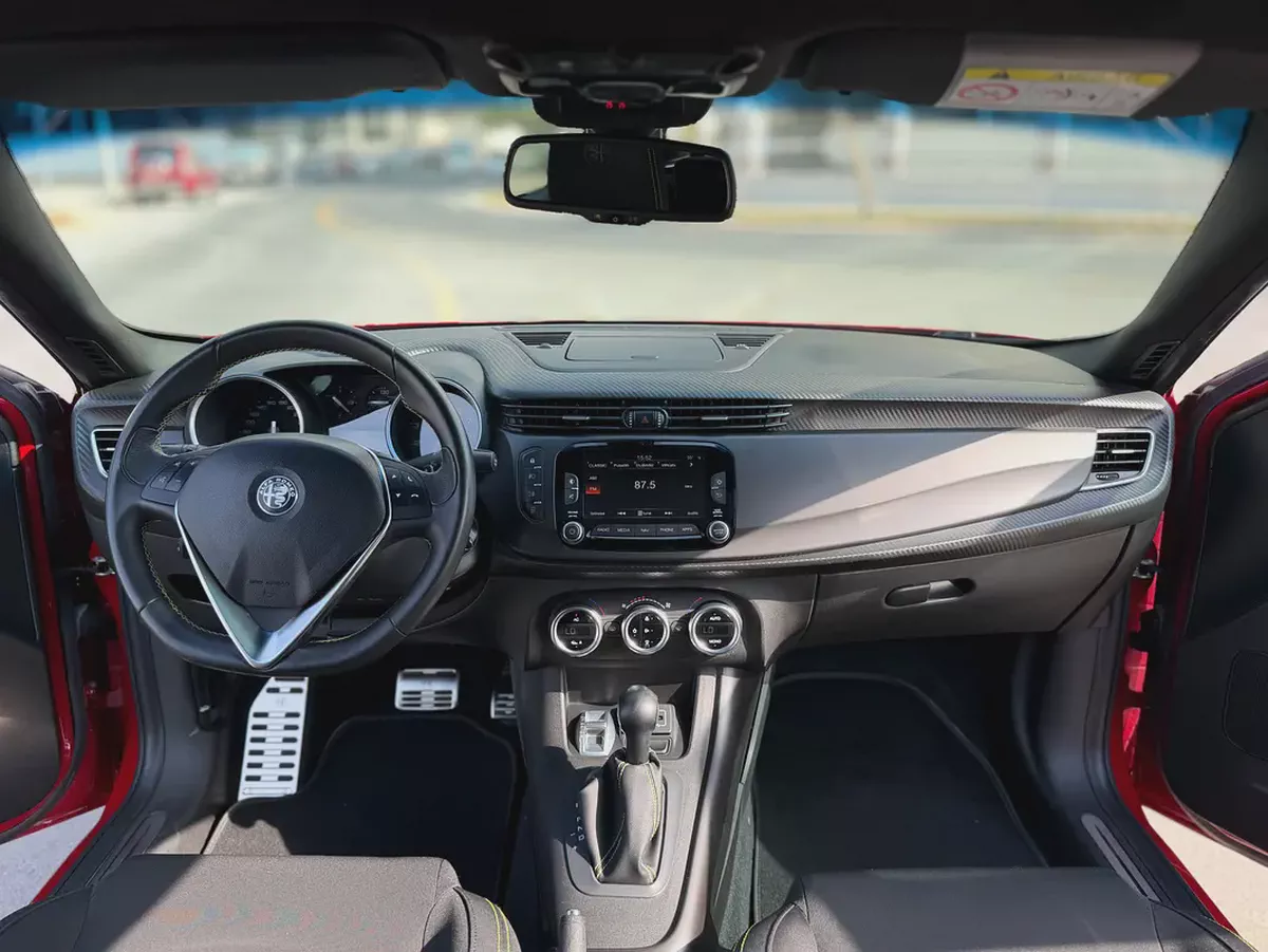 2021 Alfa Romeo Giulietta Veloce | GCC Specs | Pristine Condition-4-4