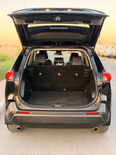 Toyota RAV4 LE RAV4 2.5L sunroof, leather seats, push start 2021-18