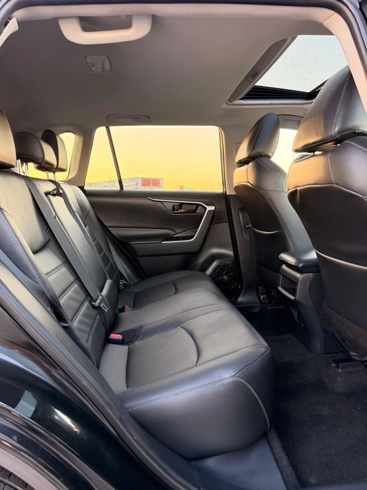 Toyota RAV4 LE RAV4 2.5L sunroof, leather seats, push start 2021-14-0