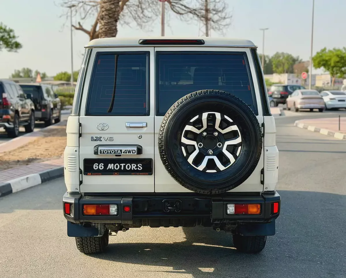 2024 Toyota Land Cruiser 76 Lx Hardtop double Cabin in GCC Specs-3-3