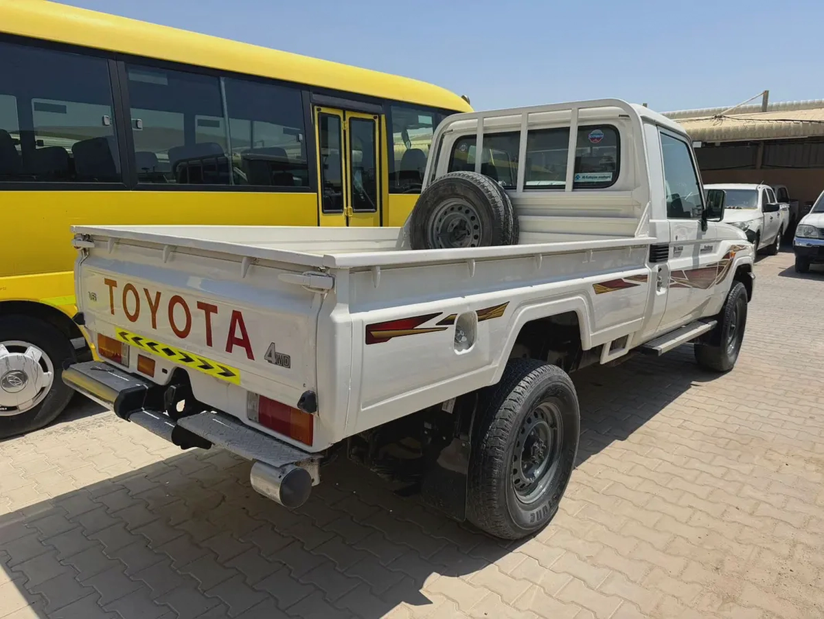 Toyota Land Cruiser 2019, GCC Specs - Reliable and Ready for Adventure!-2-2