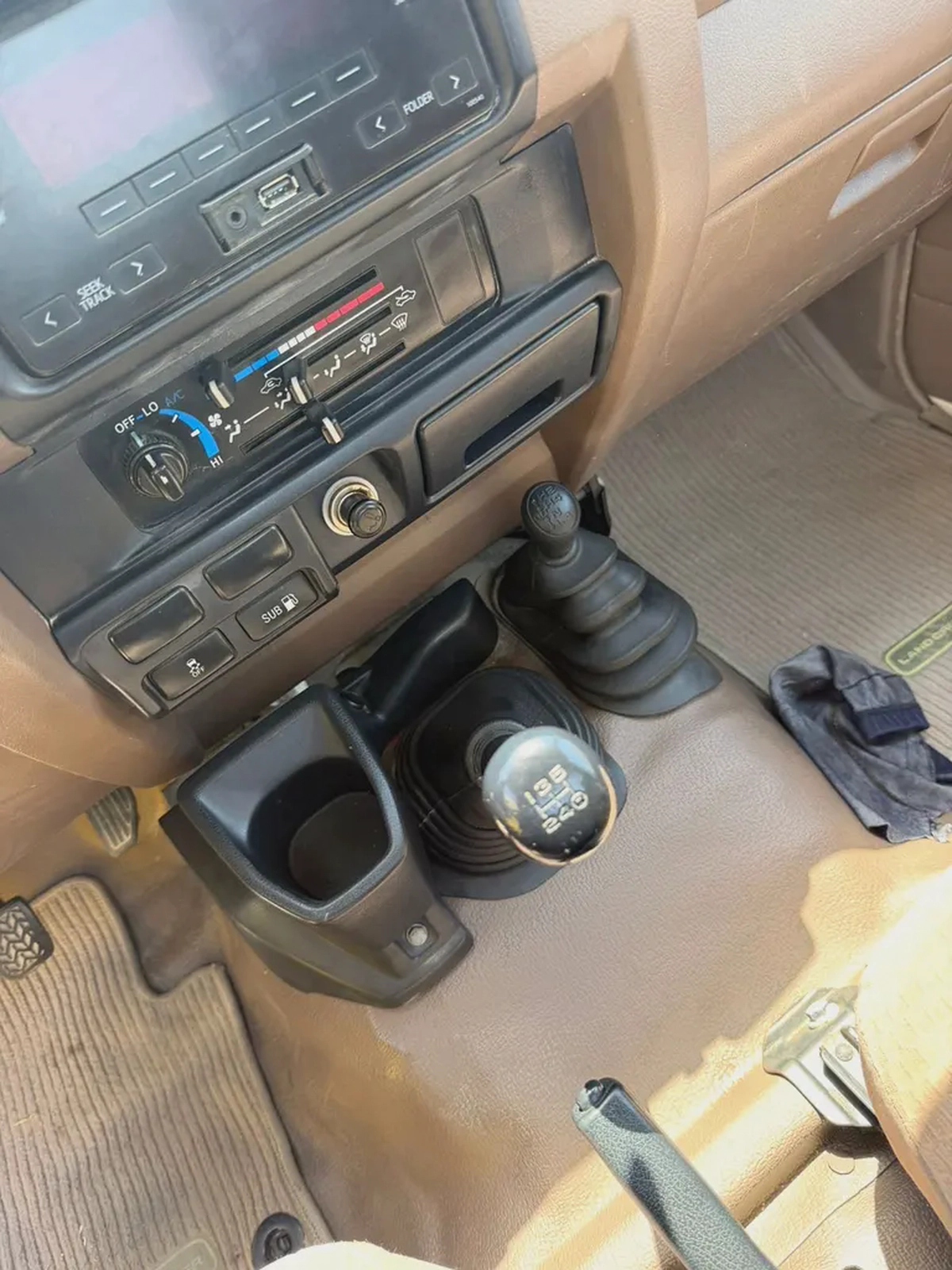 Toyota Land Cruiser 2019, GCC Specs - Reliable and Ready for Adventure!-5-5