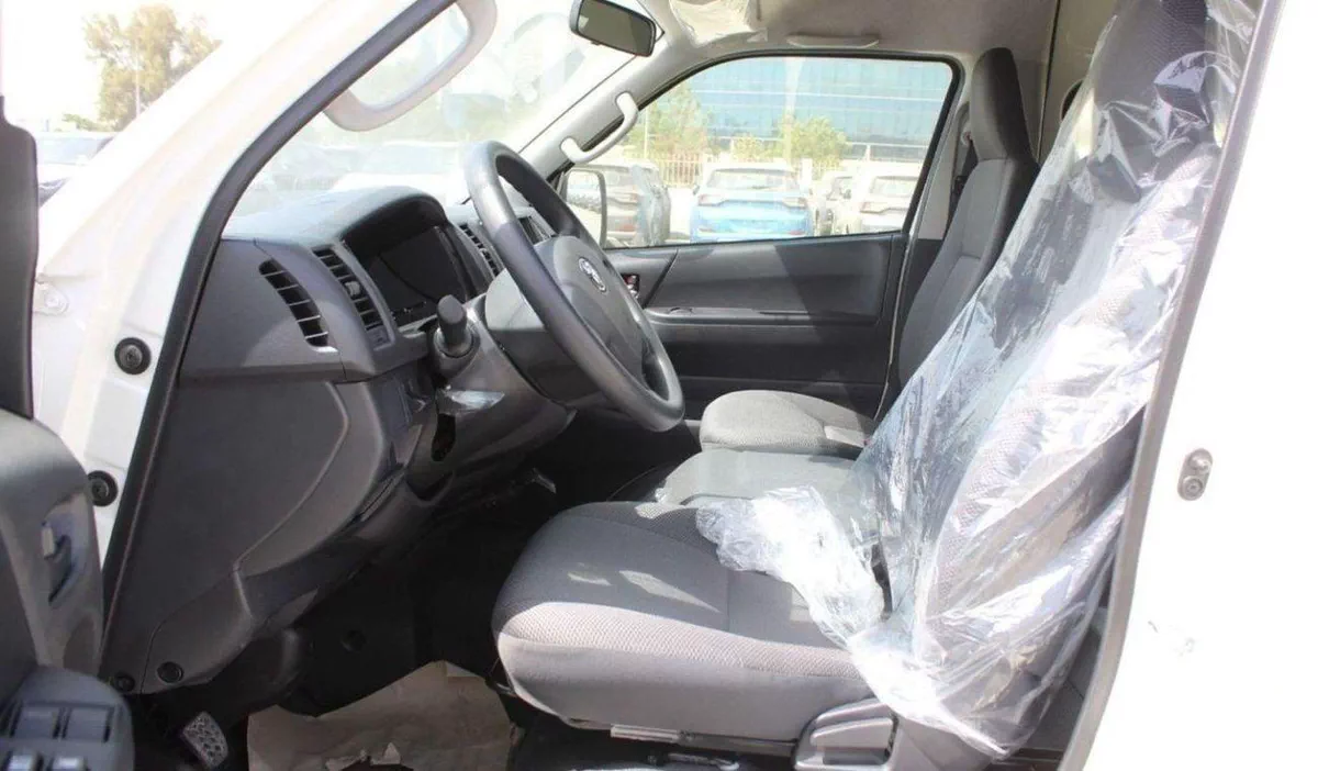 Toyota Hiace DLS - STD ROOF Toyota Hiace 2.5L High Roof Diesel old ship 2024-11-0