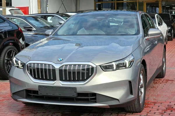 BMW 520i Under Warranty and Service 2026 GCC - AED 230,000