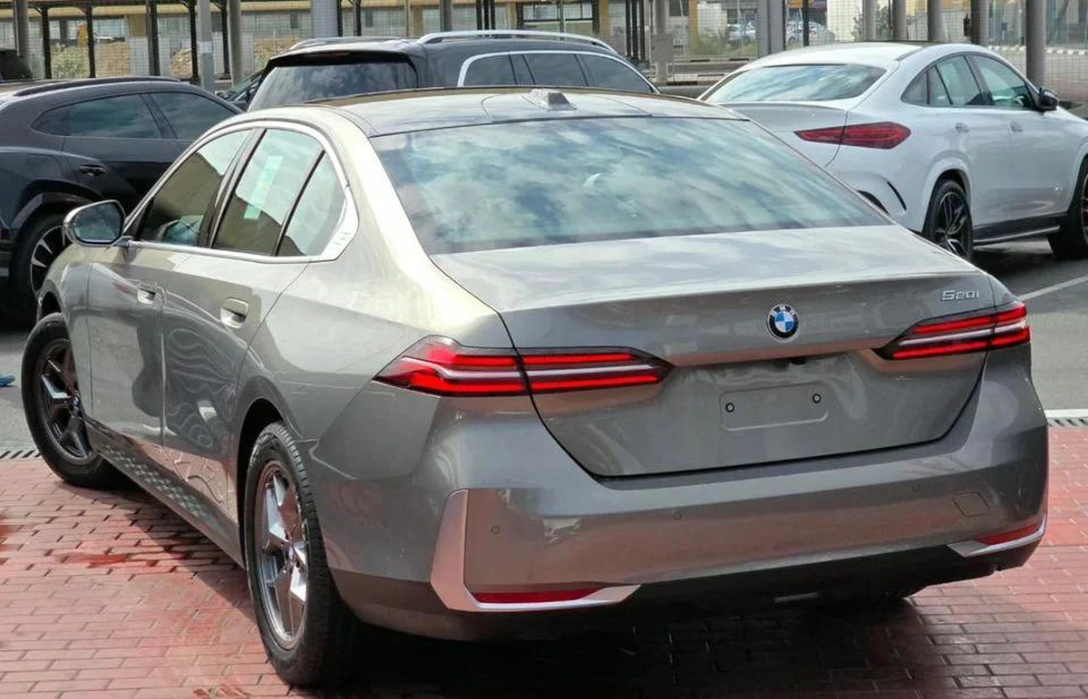 BMW 520i Under Warranty and Service 2026 GCC - AED 230,000-1-1