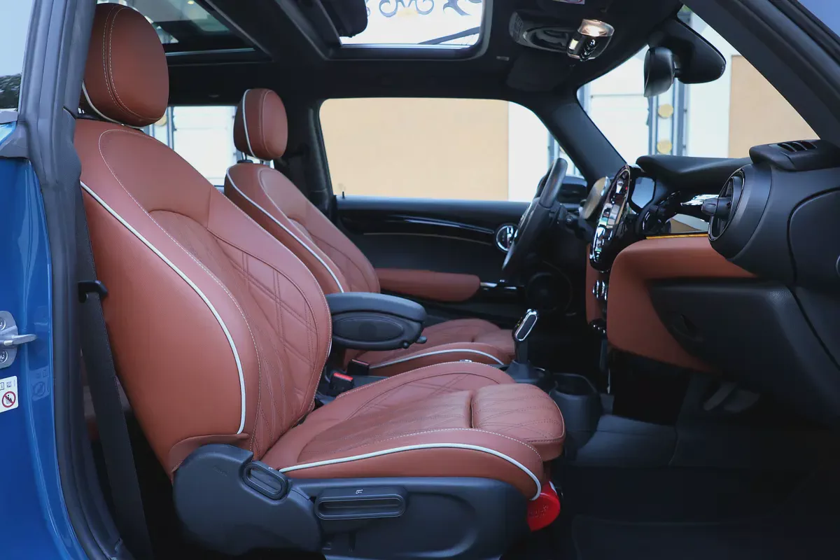 MINI COOPER S - GCC SPECS - UNDER WARRANTY / SERVICE CONTRACT - ACCIDENT FREE - FULL SERVICE HISTORY-16-16