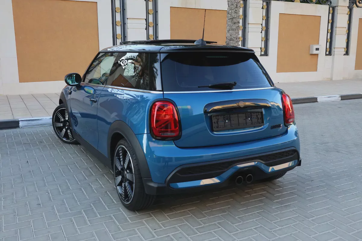 MINI COOPER S - GCC SPECS - UNDER WARRANTY / SERVICE CONTRACT - ACCIDENT FREE - FULL SERVICE HISTORY-2-2