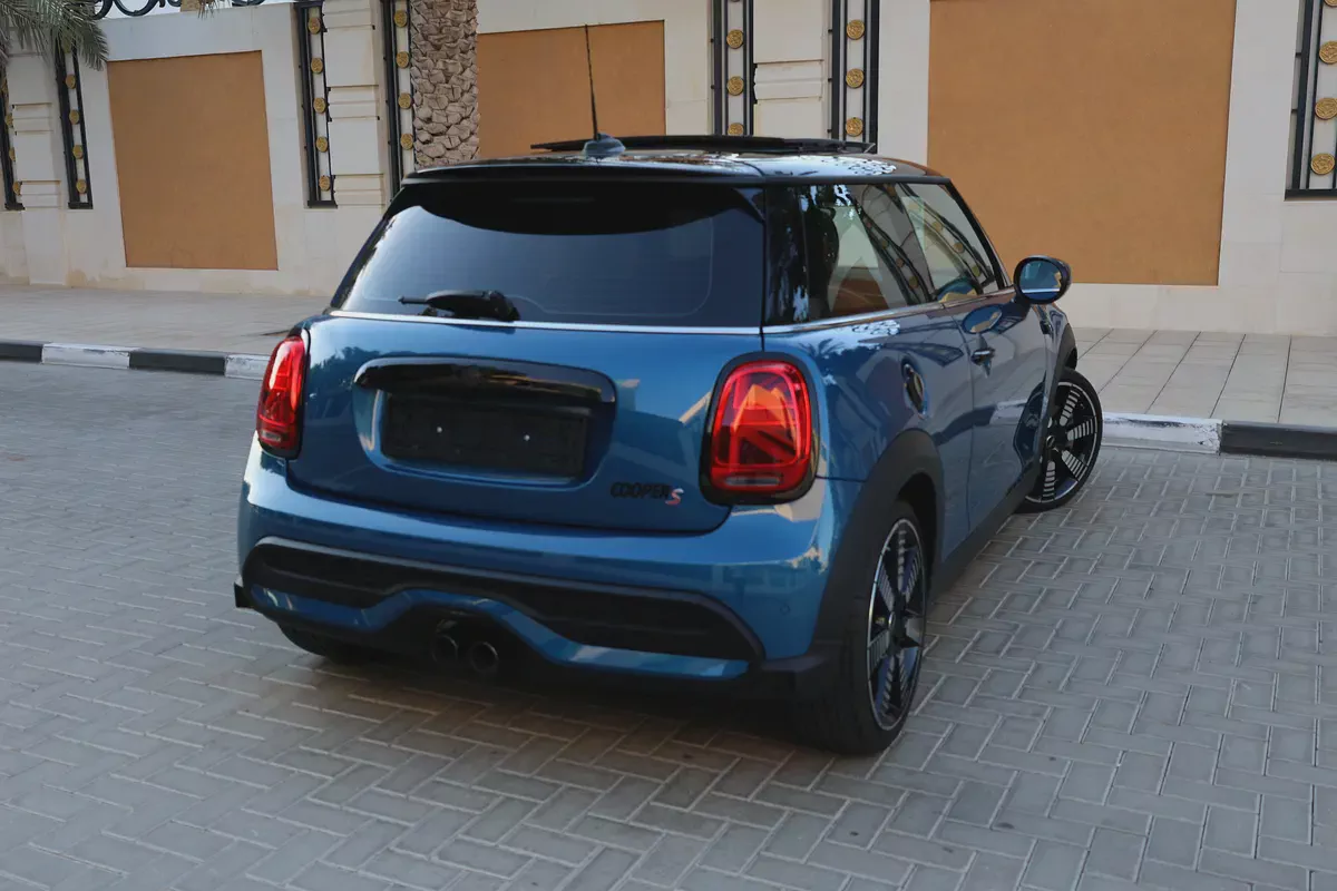 MINI COOPER S - GCC SPECS - UNDER WARRANTY / SERVICE CONTRACT - ACCIDENT FREE - FULL SERVICE HISTORY-3-3
