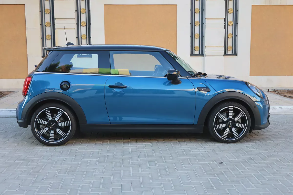 MINI COOPER S - GCC SPECS - UNDER WARRANTY / SERVICE CONTRACT - ACCIDENT FREE - FULL SERVICE HISTORY-6-6