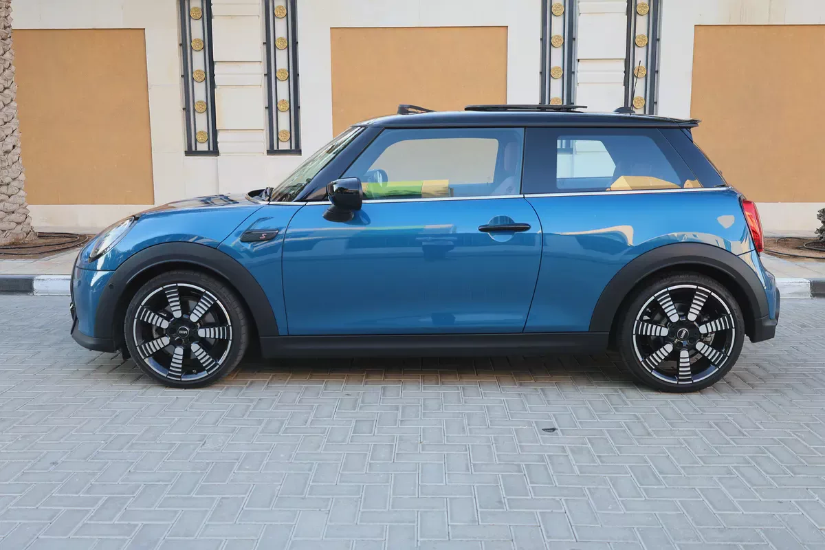 MINI COOPER S - GCC SPECS - UNDER WARRANTY / SERVICE CONTRACT - ACCIDENT FREE - FULL SERVICE HISTORY-7-7