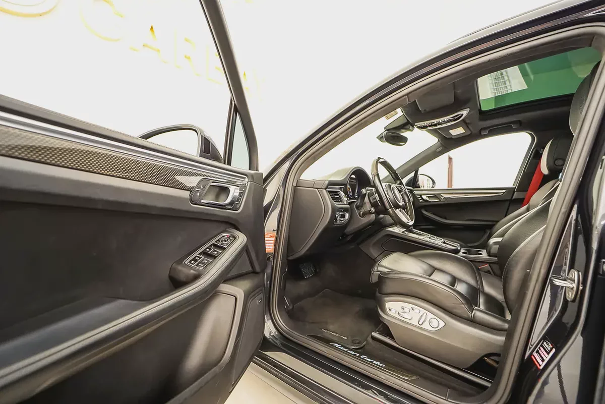 AED 2451 PM | PORSCHE MACAN TURBO 2017 | PARTIAL AGENCY HISTORY | PRISTINE CONDITION | GCC-8-8