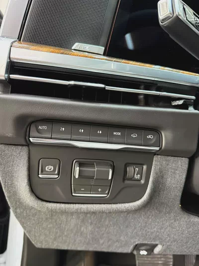 2026 - Cadillac Escalade  Sport Platinum - V8 Prestige Condition-16