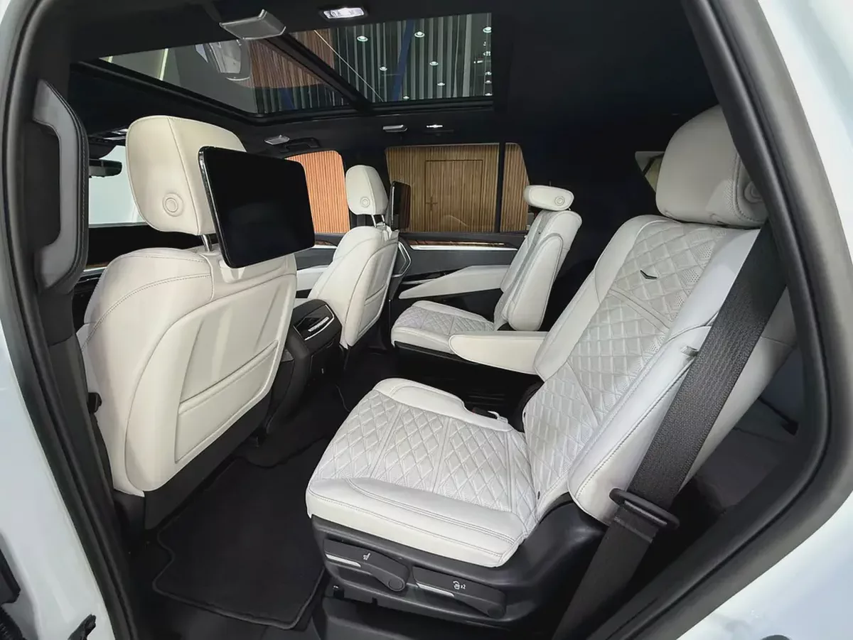 2026 - Cadillac Escalade  Sport Platinum - V8 Prestige Condition-9-9