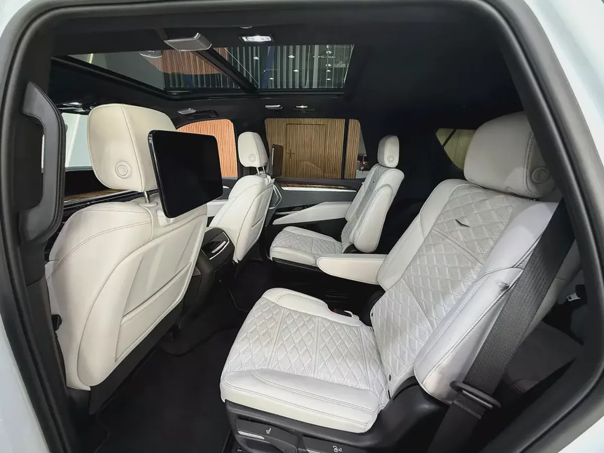 2026 - Cadillac Escalade  Sport Platinum - V8 Prestige Condition-10-10