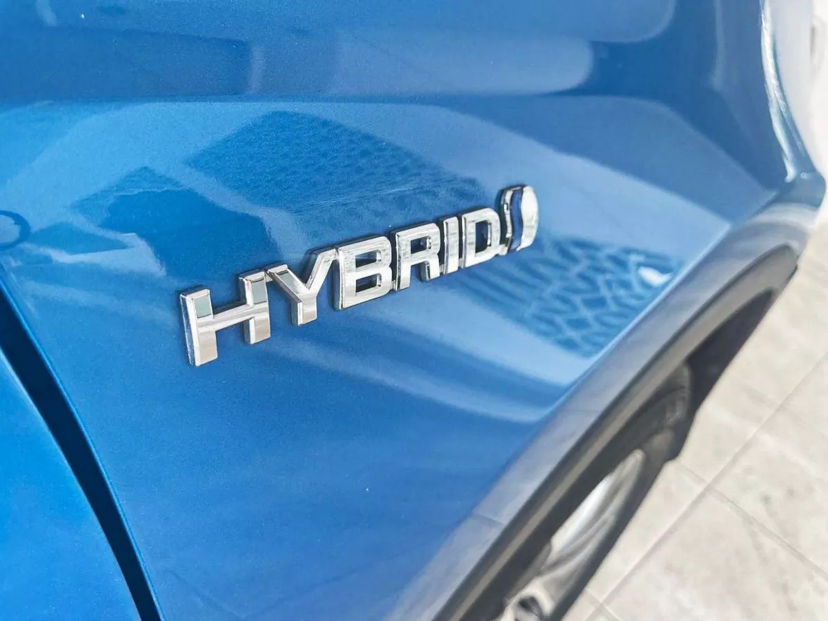 Toyota RAV4 XLE HYBRID 2.5L-4CYL  EXCELLENT CONDITION - AMERICAN SPECIFICATION-9-0