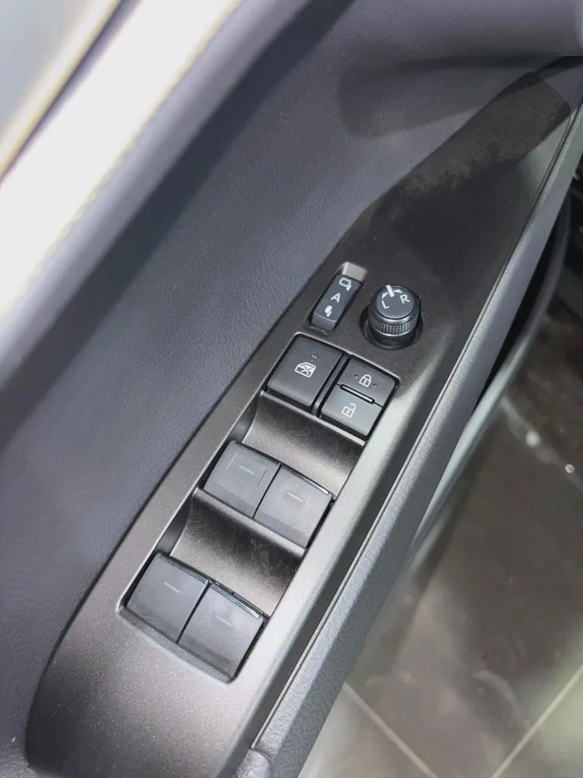TOYOTA CAMRY 2.5L E HYBRID 2026YM تويوتا كامري 2500 لتر هايبرد-8-8