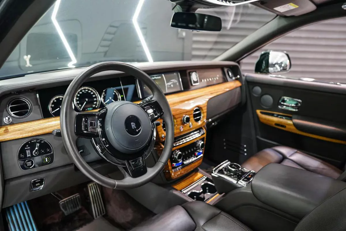 Rolls-Royce Phantom Series II-5-5