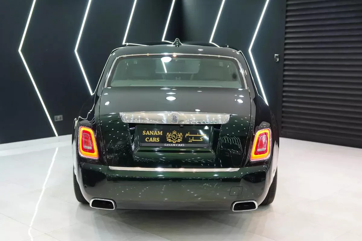 Rolls-Royce Phantom Series II-4-4