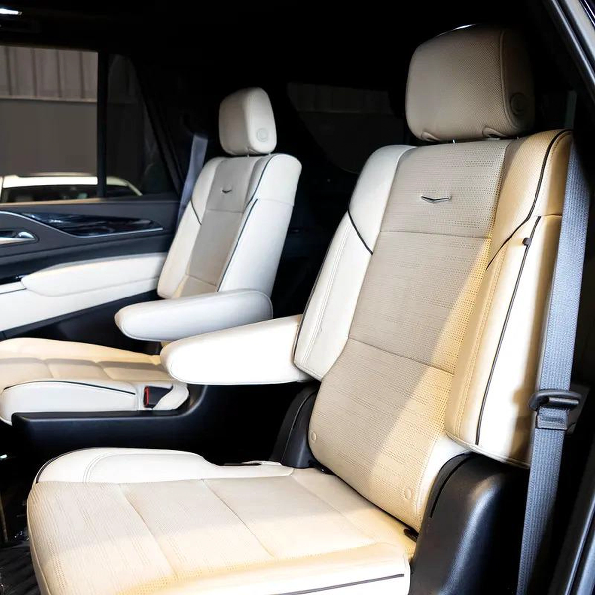 AED 4,024 P.M • 0% Downpayment • Cadillac Escalade Premium Luxury Platinum • 1 Year Warranty-10-10
